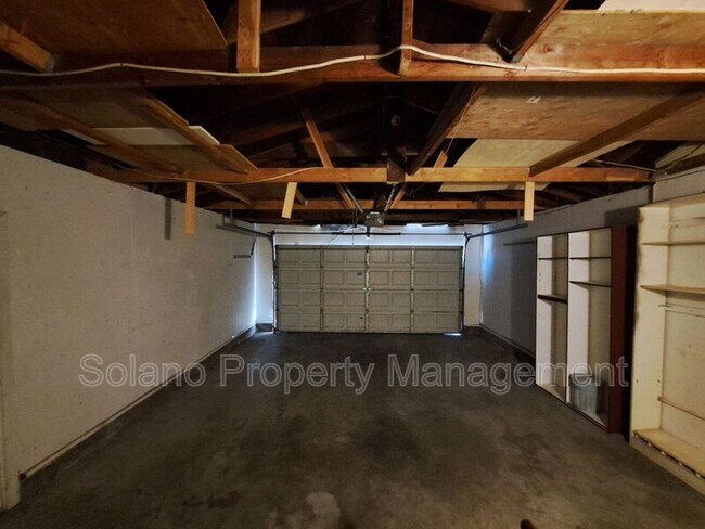 Building Photo - 2519 Heather Dr