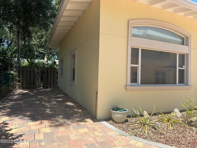 Building Photo - 1613 Indian River Dr