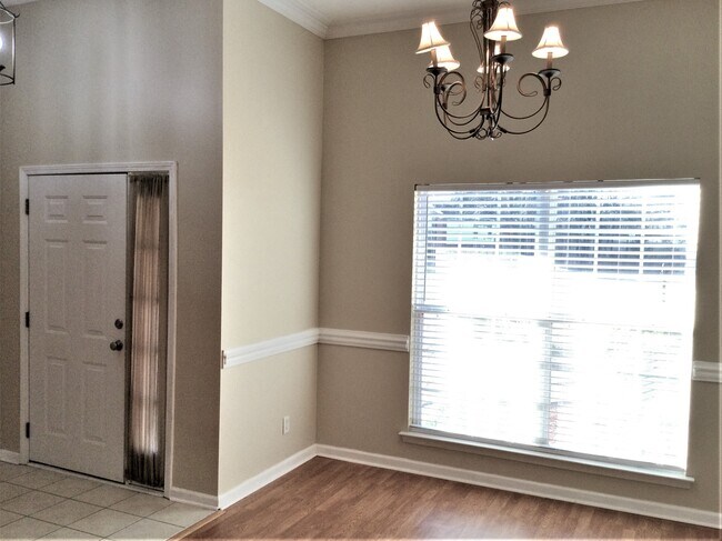 Building Photo - 509 Dresler Rd