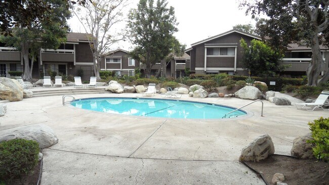 Building Photo - 172 Streamwood