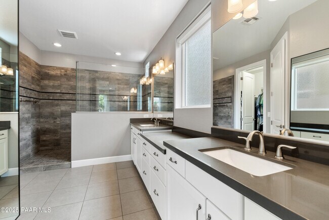 Building Photo - 1465 Varsity Dr