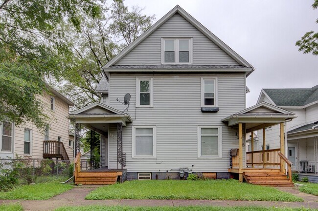 Primary Photo - SL AAC1228