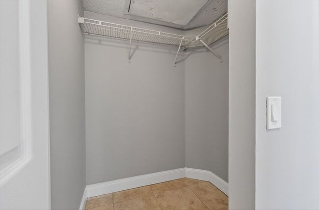 Building Photo - TWO BEDROOM TWO BATHROOM!!