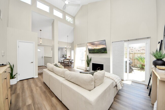 Building Photo - 18019 Autumn Hills Dr