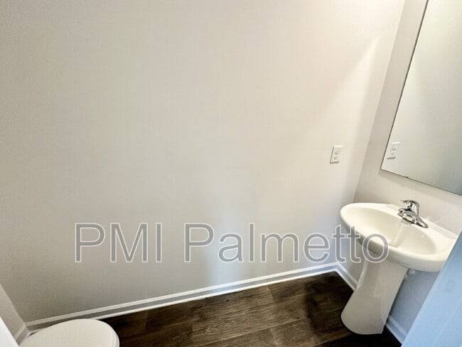 Building Photo - 412 Delahays Rd