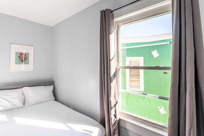 Building Photo - 15 Groom St