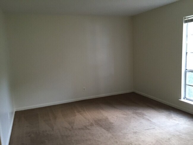 Building Photo - 3 Bed/2 Bath 2-Story Duplex in Prattville