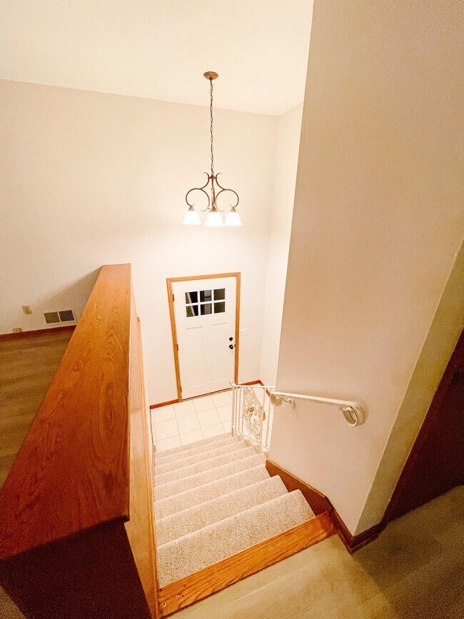 Building Photo - 1172 Highview Dr