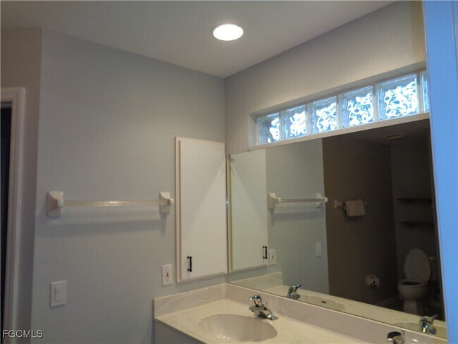 Building Photo - 2830 SW 35th Ln