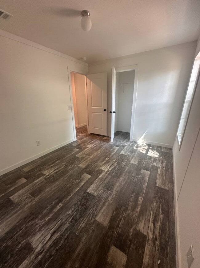 Building Photo - 7865 W Hwy 40