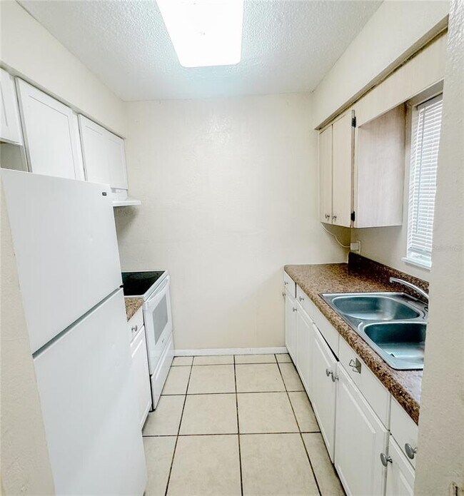 Building Photo - 3214 Crystal Hills Loop S