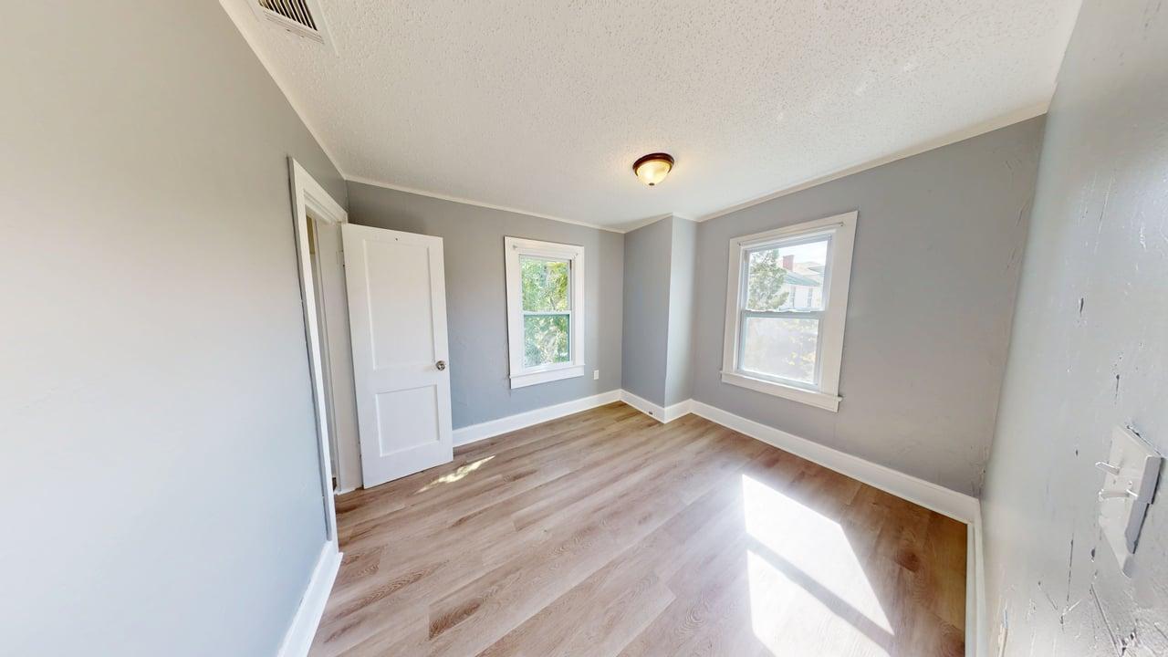 Building Photo - 829 N Oleander Ave