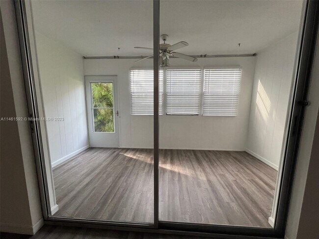 Building Photo - 501 NE 14th Ave