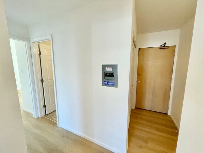 Building Photo - Potrero Hill 1 BR/1BA -  Parking, Laundry,...