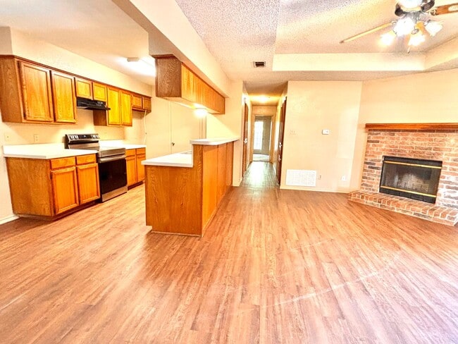 Building Photo - 3 Bedroom and 2 Bath with attached garage