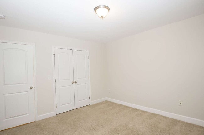 Building Photo - Charming 3 bed, 2.5 bath home with bonus t...