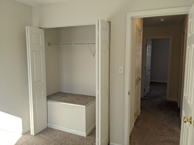 Building Photo - 3 Bedroom Townhouse For Rent in Charming Waynesboro, PA