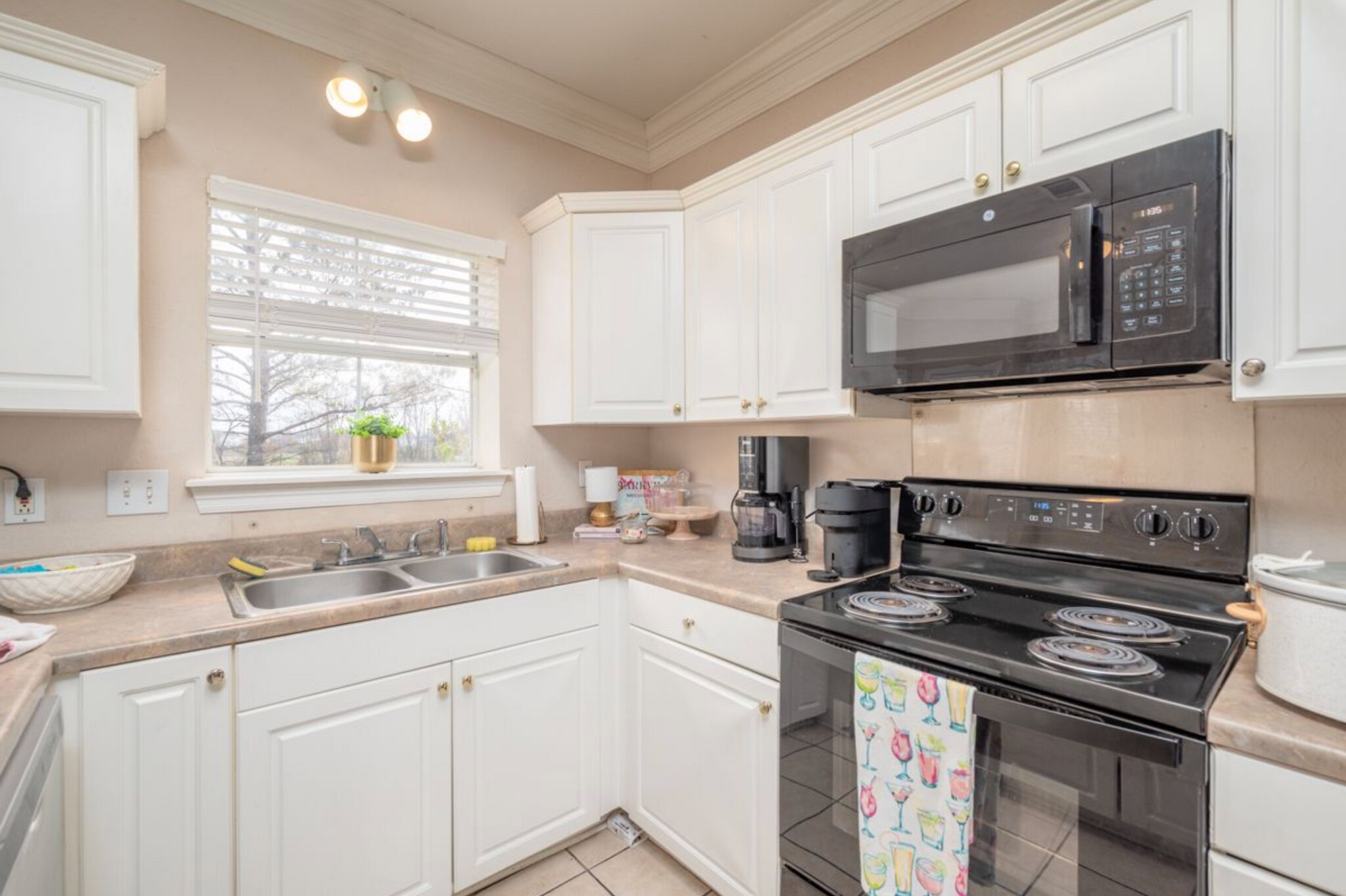 Building Photo - 923 Saint Andrews Ln