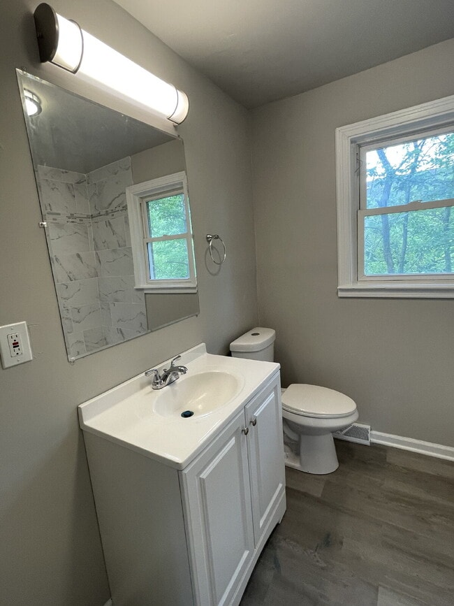 Building Photo - Spacious 5-bed house in Gary!