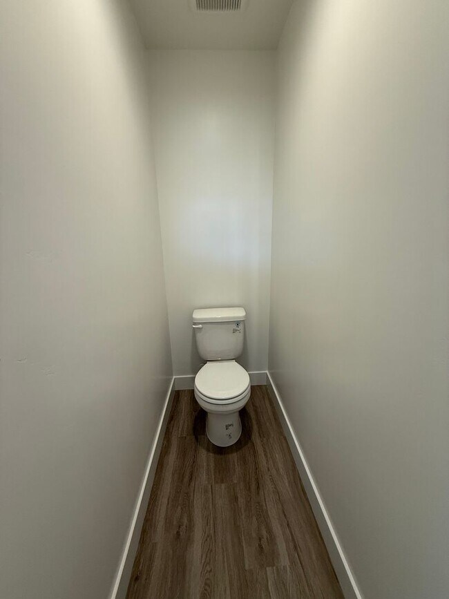 Building Photo - Brand New Townhome