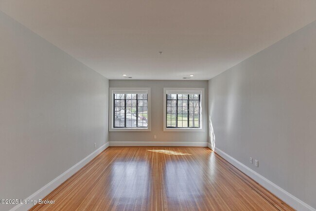 Building Photo - 1411 Willow Ave