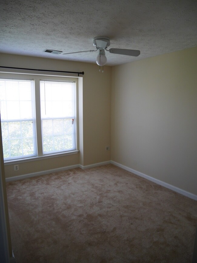 Building Photo - 3 Bedroom Townhome located in Rosedale, MD!