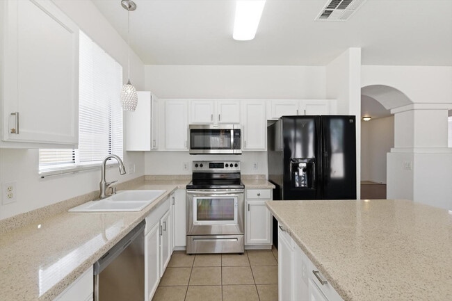 Building Photo - 13448 W Berridge Ln