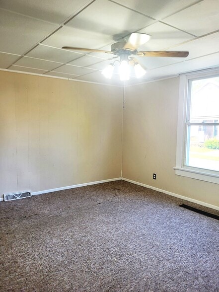 Living Room - 26 Pound St