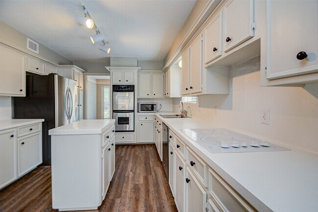 Building Photo - 6206 Rippling Hollow Dr