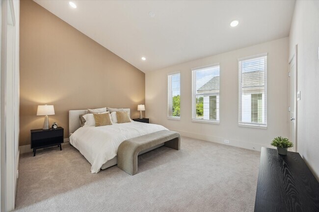 Building Photo - 5903 Urban Pnes St