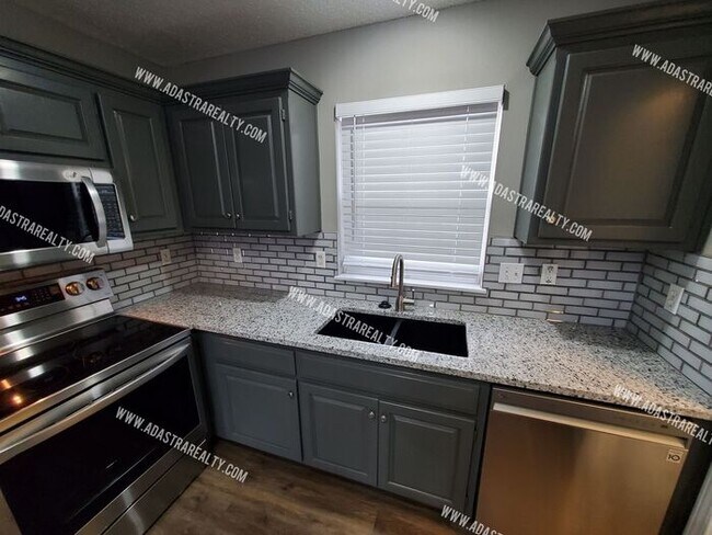 Building Photo - Gorgeous Modern Shawnee Townhome!! So much...