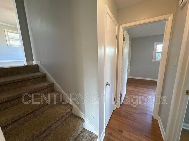 Building Photo - 315 Indian Trail