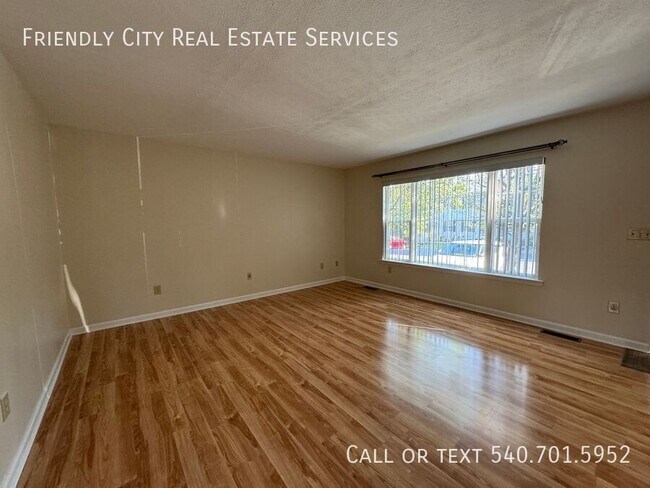 Building Photo - 2320 Breckenridge Ct