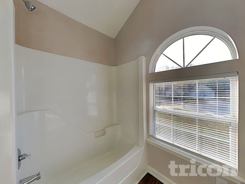 Building Photo - 1606 Oak Knoll Ln