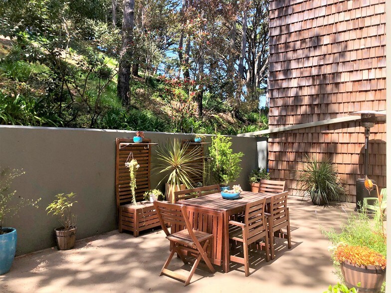 Large peaceful private patio and garden - 5140 Diamond Heights Blvd