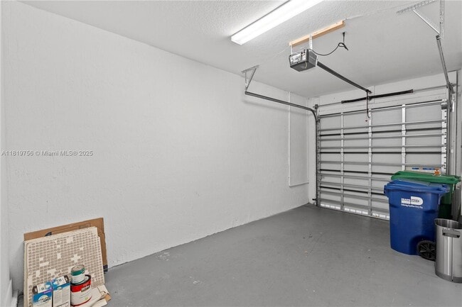 Building Photo - 535 SW 91st Pl