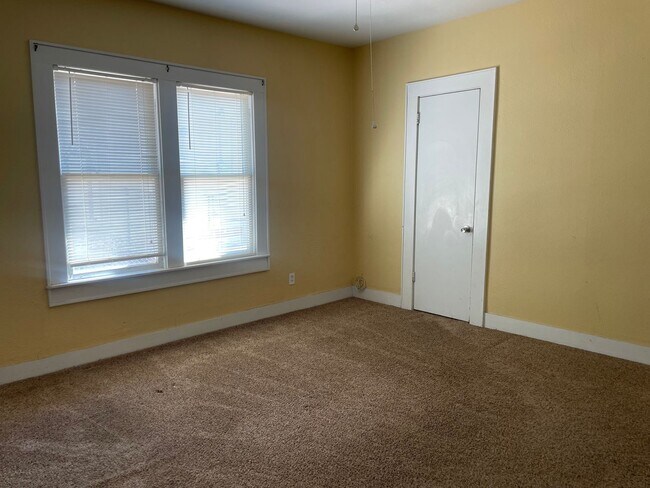 Building Photo - Two Bedroom Two Bathroom Home w/ a BONUS Room