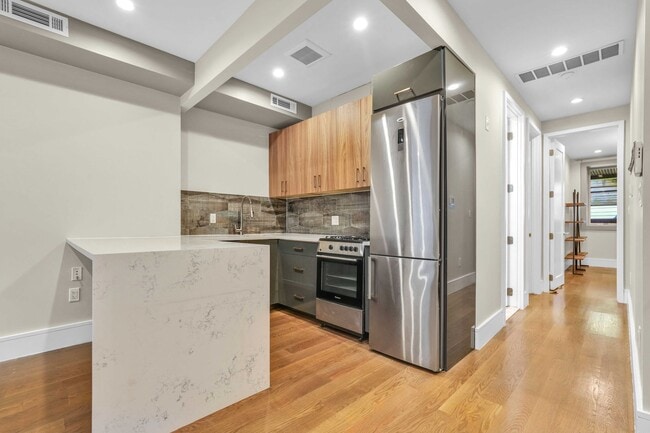 Building Photo - 312 Clifton Pl
