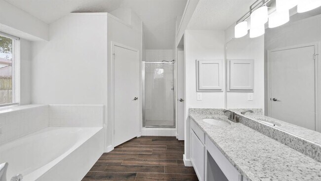Building Photo - 2121 Aberdeen Dr