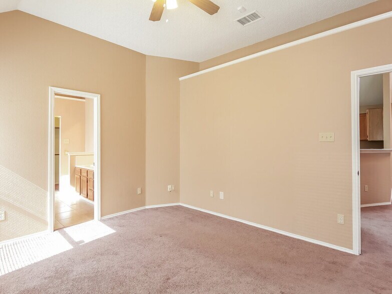 Building Photo - 913 Mossberg Ln