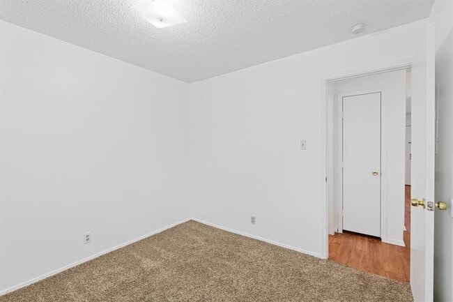 Building Photo - 302 Algerita Dr