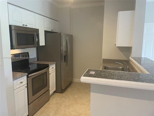 Building Photo - 6841 SW 44th St
