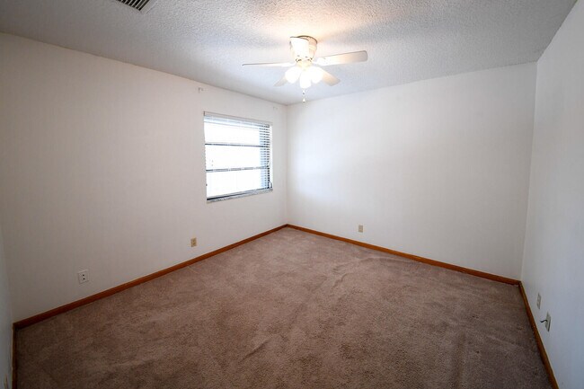 Building Photo - 4160 Cedar Ave