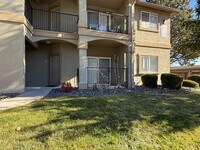 Building Photo - Cute 2 bedroom, 2 bath condo