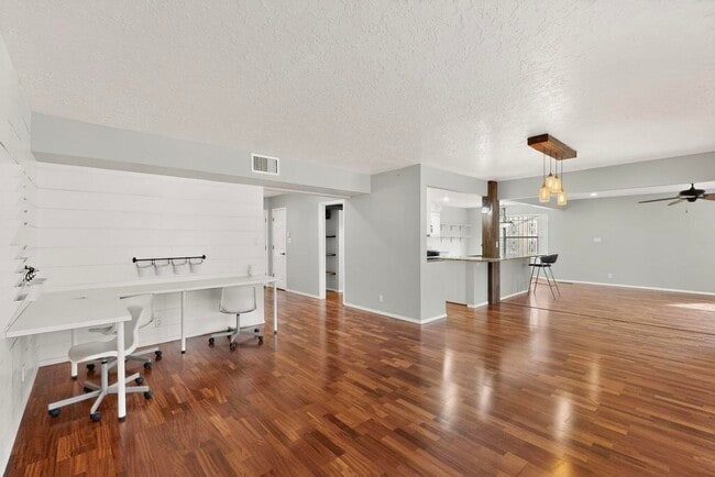 Building Photo - 717 Sagewood Ct SE