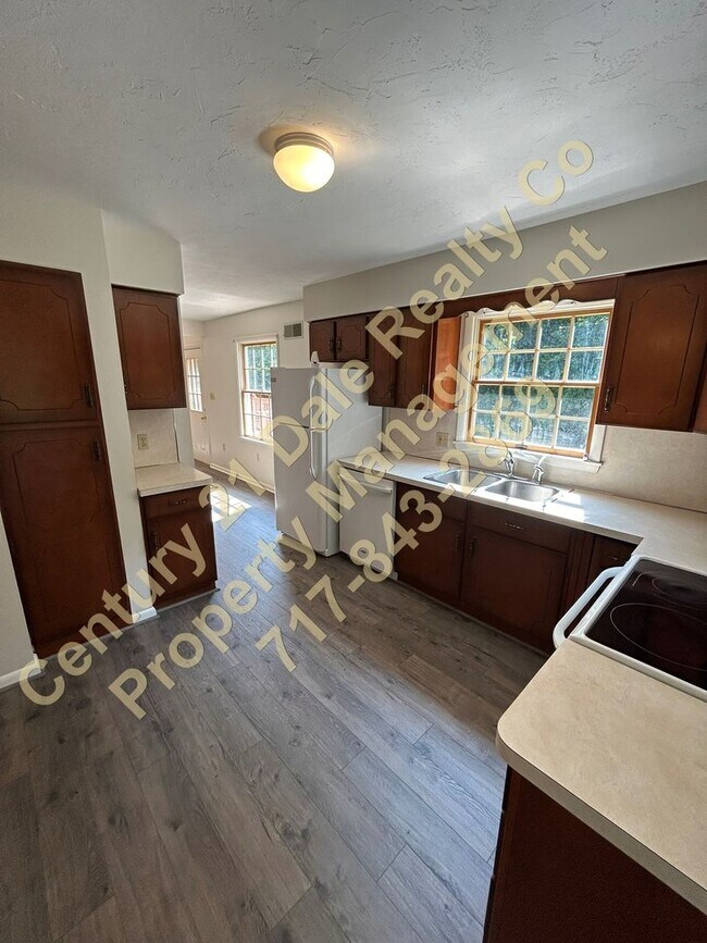 Building Photo - Gorgeous 4 Bedroom Home located in Northeastern School District with a 2 Car Garage