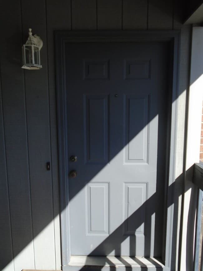 Building Photo - Timberlake  Apartments