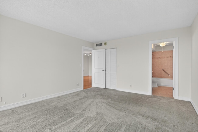 Building Photo - 1631 Riverview Rd