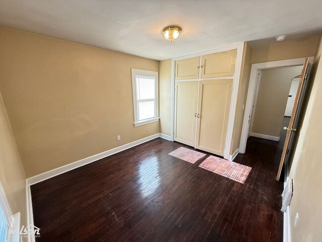 Building Photo - 211 S 16th Ave