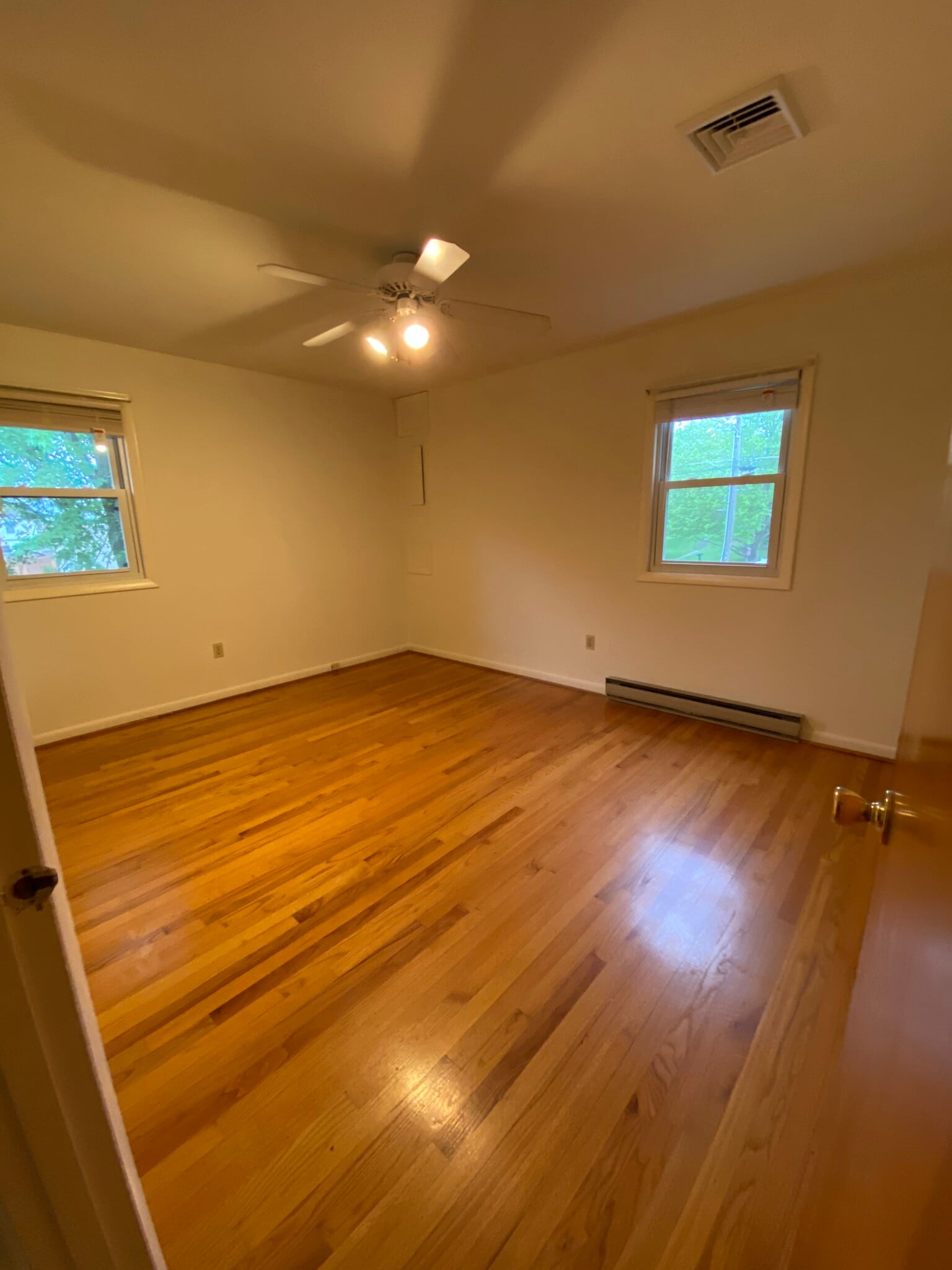 Building Photo - 923 St Clair St